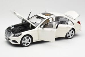 Mercedes C-Class W205 Diamond Vit Metallic Norev 1:18 B66960256 Metall — bild 2 av 8