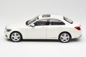 Mercedes C-Class W205 Diamond Vit Metallic Norev 1:18 B66960256 Metall — bild 4 av 8