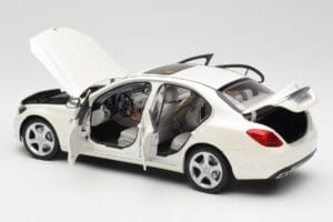 Mercedes C-Class W205 Diamond Vit Metallic Norev 1:18 B66960256 Metall — bild 5 av 8
