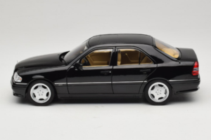 Mercedes C36 AMG W202 Obsidian Black Metallic Norev 1:18 183381 Metall — bild 4 av 8