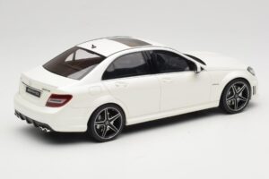 Mercedes C63 AMG W204 Diamond White GT Spirit 1:18 GT928 Resin — bild 2 av 6