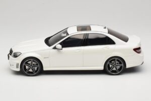 Mercedes C63 AMG W204 Diamond White GT Spirit 1:18 GT928 Resin — bild 3 av 6
