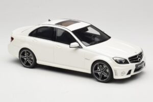 Mercedes C63 AMG W204 Diamond White GT Spirit 1:18 GT928 Resin — bild 4 av 6