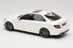 Mercedes C63 AMG W204 Diamond White GT Spirit 1:18 GT928 Resin — bild 5 av 6