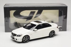 Mercedes C63 AMG W204 Diamond White GT Spirit 1:18 GT928 Resin — bild 6 av 6