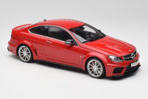 Mercedes AMG C63 W204 Röd 2nd Choice GT Spirit 1:18 GT065-D1 Resin — bild 4 av 6