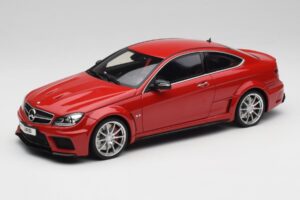 Mercedes AMG C63 W204 Röd 2nd Choice GT Spirit 1:18 GT065-D1 Resin
