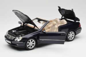 Mercedes CLK 500 W209 Cabriolet Mörkblå Metallic Kyosho 1:18 B66962174 Metall — bild 2 av 9