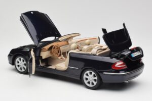 Mercedes CLK 500 W209 Cabriolet Mörkblå Metallic Kyosho 1:18 B66962174 Metall — bild 6 av 9