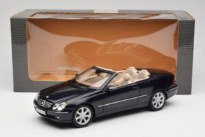 Mercedes CLK 500 W209 Cabriolet Mörkblå Metallic Kyosho 1:18 B66962174 Metall — bild 9 av 9