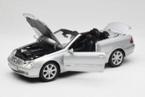 Mercedes CLK 500 Cabriolet Elegance A209 Silver Kyosho 1:18 B66962172 Metall — bild 2 av 8