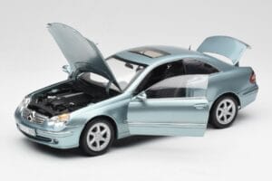Mercedes CLK 500 W209 Ljusblå Metallic Kyosho 1:18 B66962192 Metall — bild 2 av 8