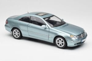 Mercedes CLK 500 W209 Ljusblå Metallic Kyosho 1:18 B66962192 Metall — bild 6 av 8