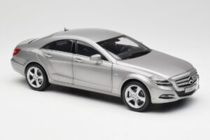 Mercedes CLS C218 Designo Alubeam Titanium Norev 1:18 B66961298 Metall — bild 6 av 8