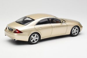 Mercedes CLS C219 Ljus Beige Guld Kyosho 1:18 08401LBE Metall — bild 3 av 8