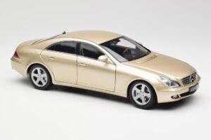 Mercedes CLS C219 Ljus Beige Guld Kyosho 1:18 08401LBE Metall — bild 6 av 8