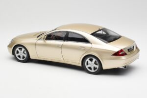 Mercedes CLS C219 Ljus Beige Guld Kyosho 1:18 08401LBE Metall — bild 7 av 8