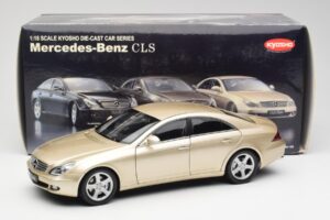Mercedes CLS C219 Ljus Beige Guld Kyosho 1:18 08401LBE Metall — bild 8 av 8