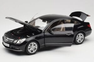 Mercedes E-Class Coupe C207 Obsidian Black Metallic Norev 1:18 B66962418 Metall — bild 2 av 8