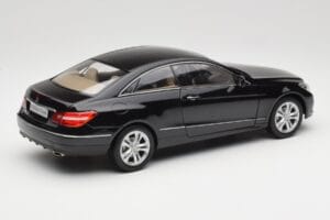 Mercedes E-Class Coupe C207 Obsidian Black Metallic Norev 1:18 B66962418 Metall — bild 3 av 8