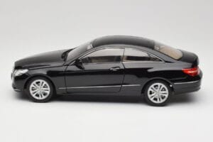 Mercedes E-Class Coupe C207 Obsidian Black Metallic Norev 1:18 B66962418 Metall — bild 4 av 8