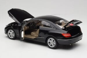 Mercedes E-Class Coupe C207 Obsidian Black Metallic Norev 1:18 B66962418 Metall — bild 5 av 8