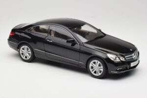 Mercedes E-Class Coupe C207 Obsidian Black Metallic Norev 1:18 B66962418 Metall — bild 6 av 8