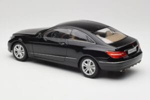 Mercedes E-Class Coupe C207 Obsidian Black Metallic Norev 1:18 B66962418 Metall — bild 7 av 8