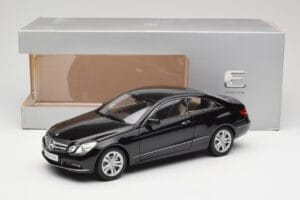 Mercedes E-Class Coupe C207 Obsidian Black Metallic Norev 1:18 B66962418 Metall — bild 8 av 8