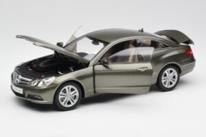 Mercedes E-Class Coupe C207 Titanite Grå Metallic Minichamps 1:18 B66962419 Metall — bild 2 av 8