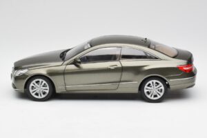 Mercedes E-Class Coupe C207 Titanite Grå Metallic Minichamps 1:18 B66962419 Metall — bild 4 av 8