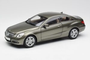 Mercedes E-Class Coupe C207 Titanite Grå Metallic Minichamps 1:18 B66962419 Metall