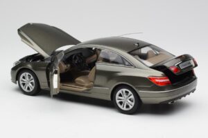 Mercedes E-Class Coupe C207 Titanite Grå Metallic Minichamps 1:18 B66962419 Metall — bild 5 av 8