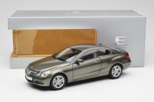Mercedes E-Class Coupe C207 Titanite Grå Metallic Minichamps 1:18 B66962419 Metall — bild 8 av 8