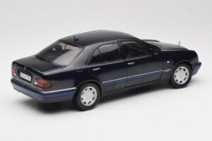 Mercedes E-Class W210 E320 Svart Sun Star 1:18 1151 Metall — bild 3 av 8