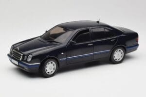 Mercedes E-Class W210 E320 Svart Sun Star 1:18 1151 Metall