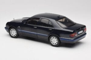 Mercedes E-Class W210 E320 Svart Sun Star 1:18 1151 Metall — bild 7 av 8