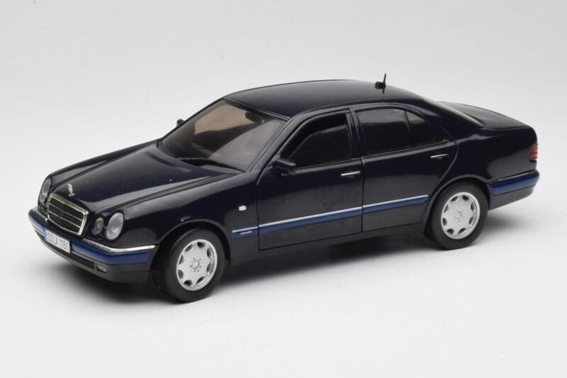 Mercedes E-Class W210 E320 Svart Sun Star 1:18 1151 Metall
