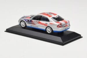 Mercedes E-Class W211 #11 Bluetec Paris-Beijing 2006 Minichamps 1:43 B66962267-R Metall — bild 3 av 4
