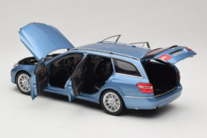 Mercedes E-Class W212 Estate Indigolith Metallic Blue Minichamps 1:18 B66962449 Metall — bild 5 av 8