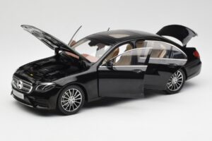 Mercedes E-Class W213 Obsidian Svart iScale 1:18 B66960380 Metall — bild 2 av 8