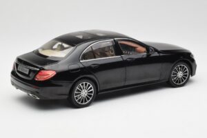 Mercedes E-Class W213 Obsidian Svart iScale 1:18 B66960380 Metall — bild 3 av 8