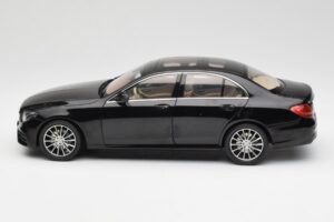 Mercedes E-Class W213 Obsidian Svart iScale 1:18 B66960380 Metall — bild 4 av 8