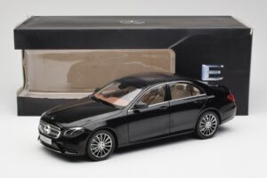 Mercedes E-Class W213 Obsidian Svart iScale 1:18 B66960380 Metall — bild 8 av 8