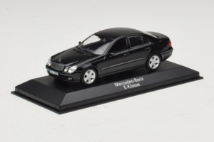 Mercedes E-Class W211 Svart Minichamps 1:43 B66961950 Metall — bild 2 av 4