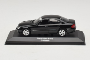 Mercedes E-Class W211 Svart Minichamps 1:43 B66961950 Metall
