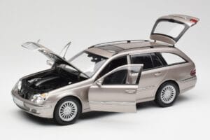 Mercedes E320 CDI W210 Kombi Cubanite Silver Kyosho 1:18 B66962188 Metall — bild 2 av 8