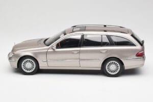 Mercedes E320 CDI W210 Kombi Cubanite Silver Kyosho 1:18 B66962188 Metall — bild 4 av 8