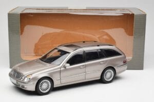 Mercedes E320 CDI W210 Kombi Cubanite Silver Kyosho 1:18 B66962188 Metall — bild 8 av 8