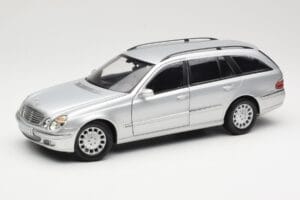 Mercedes E320 T-Modell S210 Elegance Silver Kyosho 1:18 B66962166 Metall